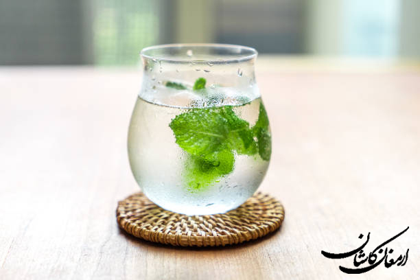 خرید عرق نعنا | قیمت، خواص و انواع عرق نعنا ممتاز، فلفلی و دوآتیشه از ارمغان کاشان نعنا گیاهی ارمغان کاشان