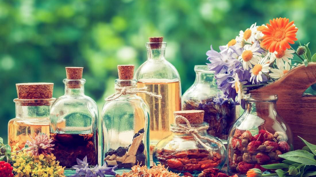 گلاب کاشان؛ نقش آن در رسم گلاب‌پاشی و آیین‌های نوروزی
